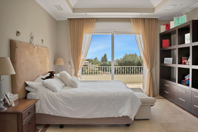 7 Bedroom Detached Villa in Nueva Andalucía - Image 5