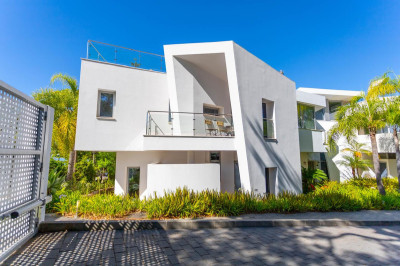 4 Bedroom Semi-Detached House in The Golden Mile - Image 3