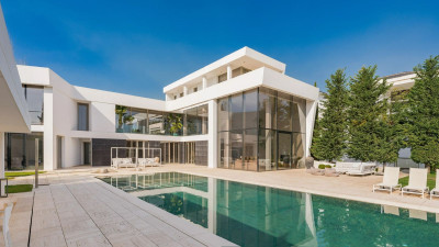 6 Bedroom Detached Villa in Los Flamingos - Image 2