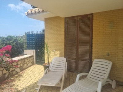 4 Bedroom Detached Villa in Benalmadena - Image 2