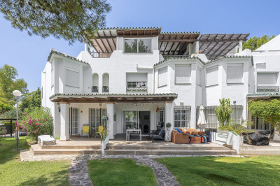 3 Bedroom Semi-Detached House in Nueva Andalucía - Image 2
