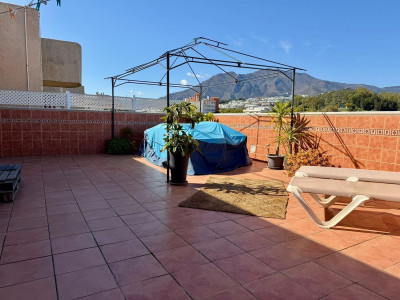 4 Bedroom Penthouse in Estepona - Image 5