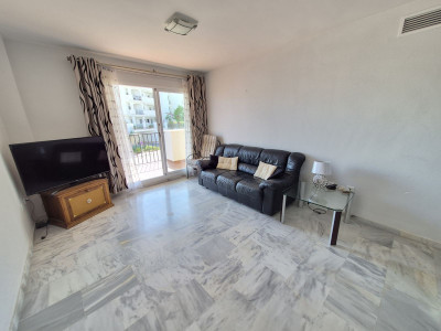 3 Bedroom Middle Floor Apartment in Miraflores - Image 4
