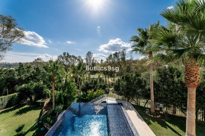 5 Bedroom Detached Villa in Nueva Andalucía - Image 2