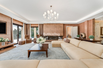 5 Bedroom Detached Villa in Nueva Andalucía - Image 3