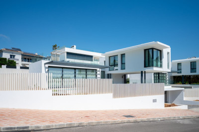 4 Bedroom Detached Villa in El Chaparral - Image 5