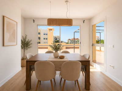 2 Bedroom Middle Floor Apartment in Estepona - Image 2