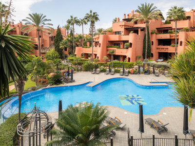 3 Bedroom Middle Floor Apartment in Estepona - Image 2