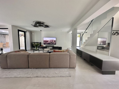 4 Bedroom Detached Villa in Puerto Banús - Image 3