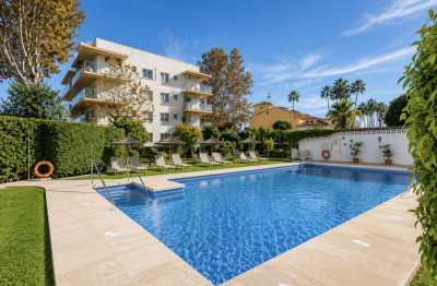 2 Bedroom Middle Floor Apartment in The Golden Mile