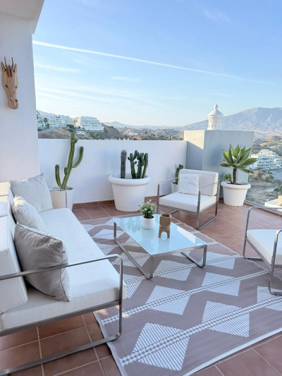 2 Bedroom Middle Floor Apartment in Calanova Golf - Image 1