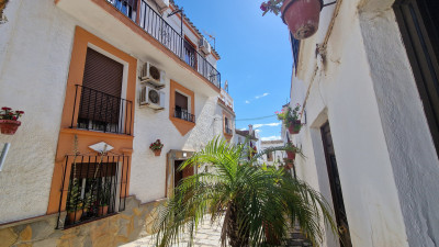 4 Bedroom Townhouse in Estepona - Image 1