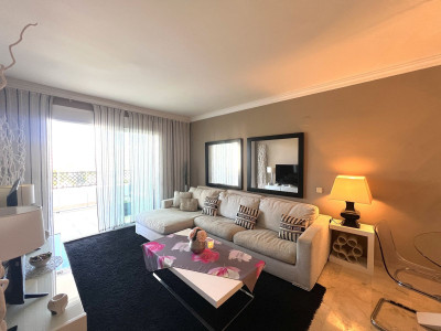 2 Bedroom Middle Floor Apartment in Puerto Banús - Image 1