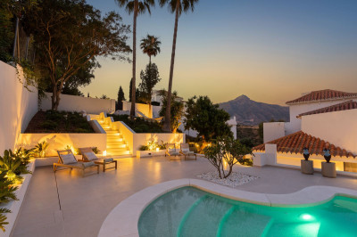 5 Bedroom Detached Villa in Nueva Andalucía - Image 4