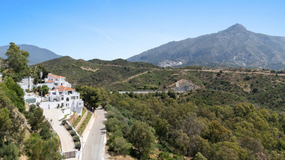 5 Bedroom Detached Villa in Nueva Andalucía - Image 5