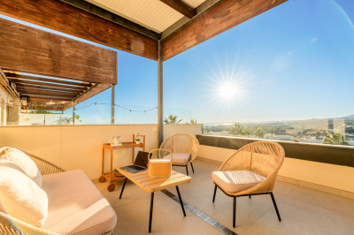 2 Bedroom Middle Floor Apartment in Benahavís - Image 5