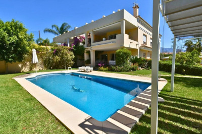 6 Bedroom Semi-Detached House in Guadalmina Alta - Image 1