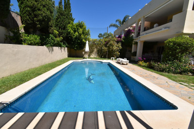 6 Bedroom Semi-Detached House in Guadalmina Alta - Image 2