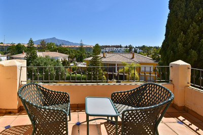 6 Bedroom Semi-Detached House in Guadalmina Alta - Image 4