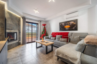 3 Bedroom Semi-Detached House in Estepona - Image 1