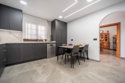3 Bedroom Semi-Detached House in Estepona - Image 5