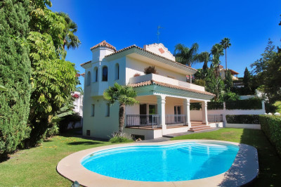 4 Bedroom Detached Villa in Guadalmina Alta - Image 2
