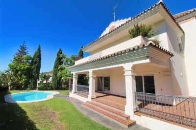 4 Bedroom Detached Villa in Guadalmina Alta - Image 3