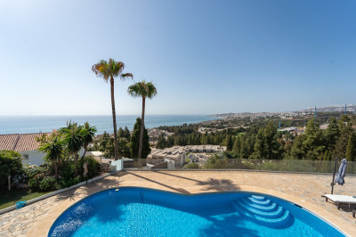 5 Bedroom Detached Villa in Mijas Costa - Image 1
