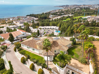 5 Bedroom Detached Villa in Mijas Costa - Image 2