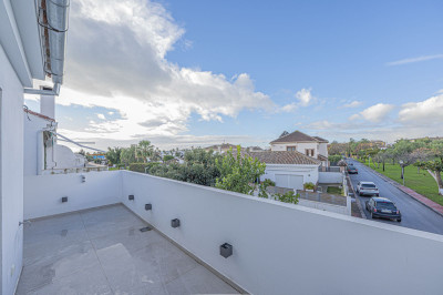 4 Bedroom Townhouse in San Pedro de Alcántara - Image 3
