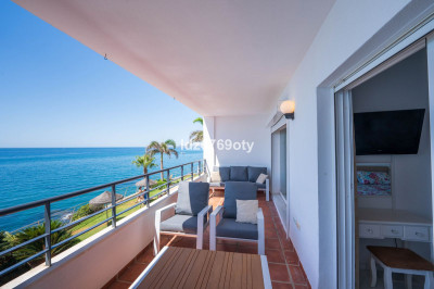 3 Bedroom Middle Floor Apartment in Benalmadena Costa - Image 5