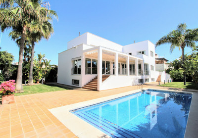 6 Bedroom Detached Villa in San Pedro de Alcántara - Image 1