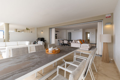 2 Bedroom Middle Floor Apartment in Nueva Andalucía - Image 2