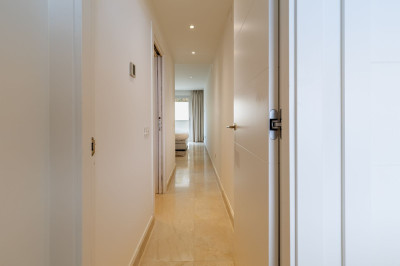 2 Bedroom Middle Floor Apartment in Nueva Andalucía - Image 3