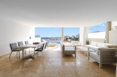 2 Bedroom Middle Floor Apartment in Nueva Andalucía - Image 4
