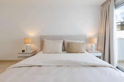2 Bedroom Middle Floor Apartment in Nueva Andalucía - Image 5