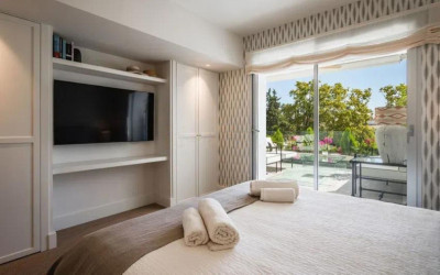 3 Bedroom Middle Floor Apartment in The Golden Mile - Image 5
