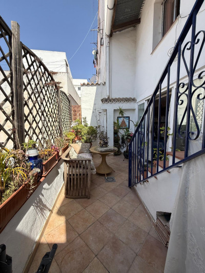 6 Bedroom Townhouse in Marbella - Image 3