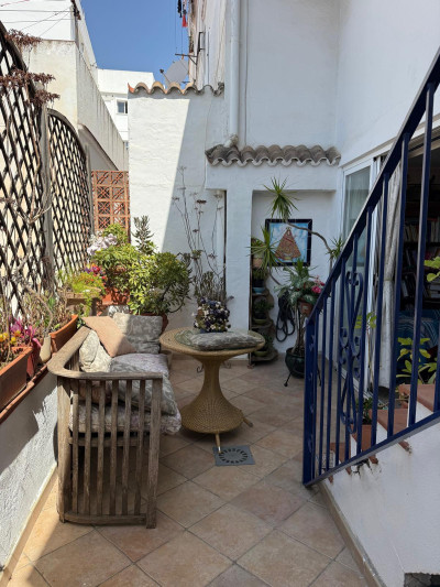6 Bedroom Townhouse in Marbella - Image 4