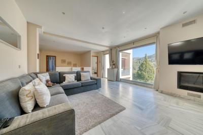 5 Bedroom Detached Villa in Benahavís - Image 3