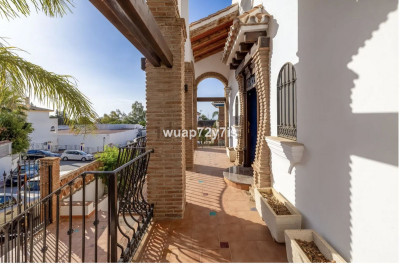 5 Bedroom Detached Villa in Benalmadena - Image 4