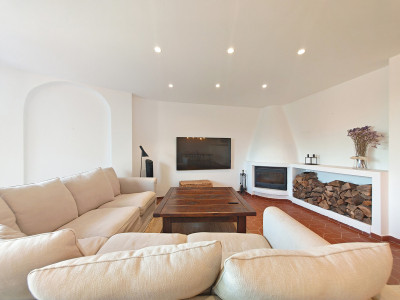 4 Bedroom Townhouse in Altos de los Monteros - Image 3