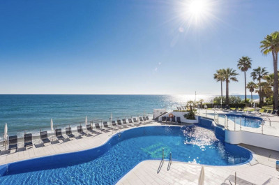 3 Bedroom Penthouse in Estepona - Image 1