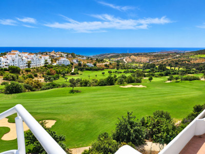 2 Bedroom Penthouse in Estepona - Image 2