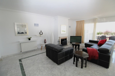 4 Bedroom Penthouse in Puerto Banús - Image 4