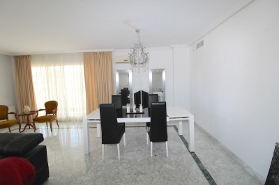 4 Bedroom Penthouse in Puerto Banús - Image 5