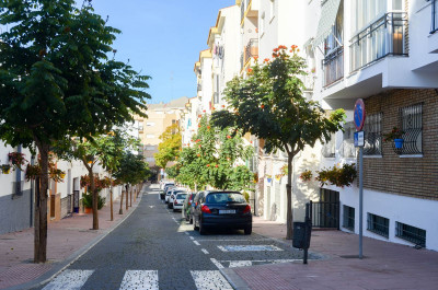 4 Bedroom Middle Floor Apartment in Estepona - Image 1