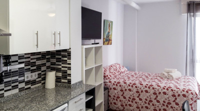 4 Bedroom Middle Floor Apartment in Estepona - Image 4