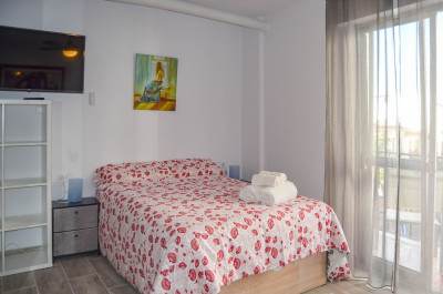 4 Bedroom Middle Floor Apartment in Estepona - Image 5