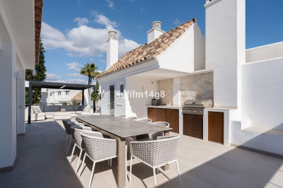 5 Bedroom Penthouse Duplex in Nueva Andalucía - Image 3